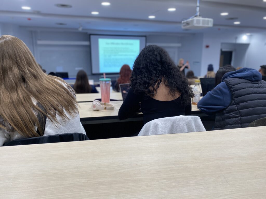 Classroom with a higher ratio of girls to guys in an evening class. 